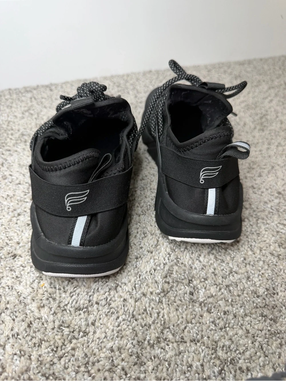 Like New Fabletics Marin Performance Sneaker Size 9